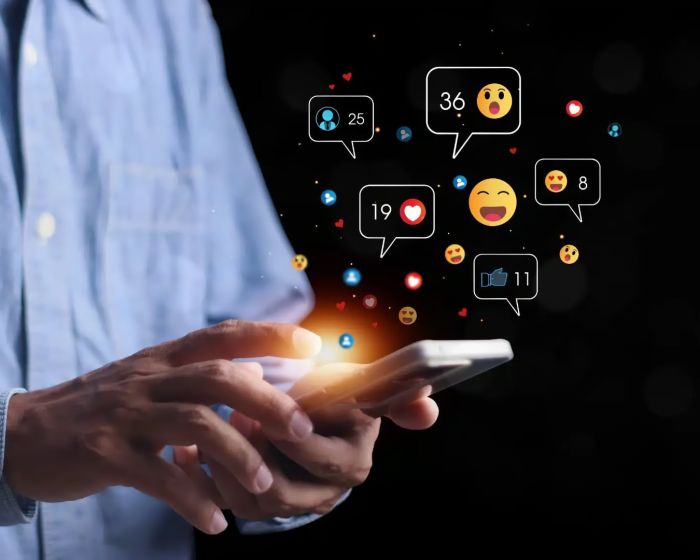 Sociální sítě v mobilu | Zdroj: Taboola